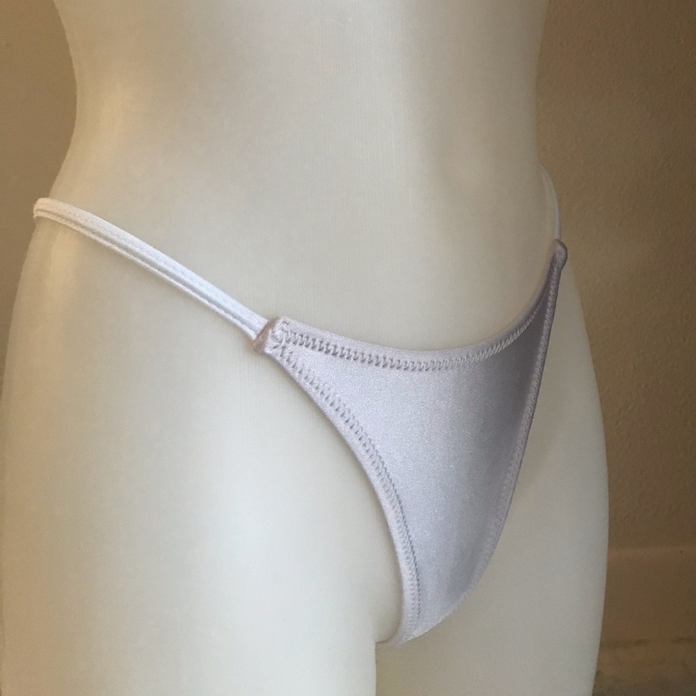 Bikini - Picture 4 of 7